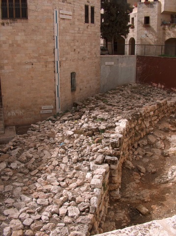 Restanten van De Brede Muur van Hizkia te Jeruzalem